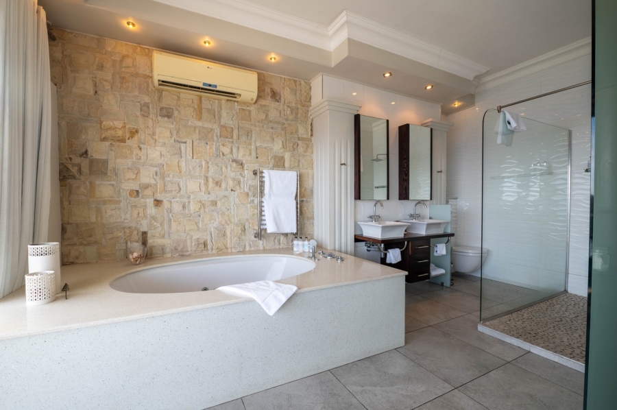 9 Bedroom Property for Sale in The Heads Western Cape
